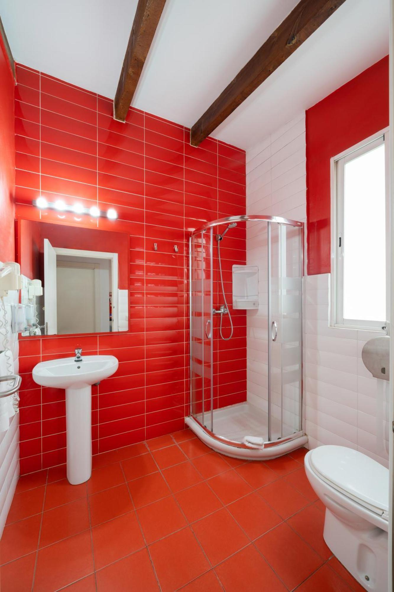 Single Bed in Mixed Dormitory Room with Private Bathroom (8 adults),1207698916:JPEG