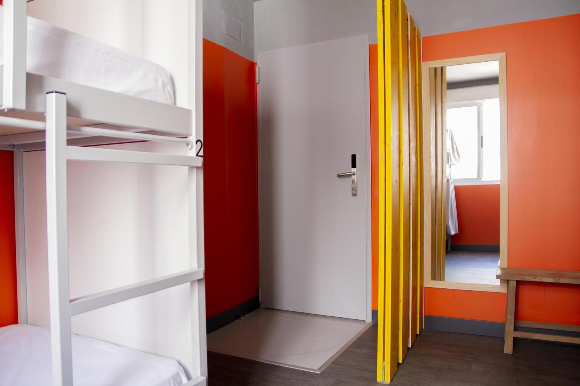 Lit dans Dortoir Mixte de 4 Lits avec Salle de Bains Privée