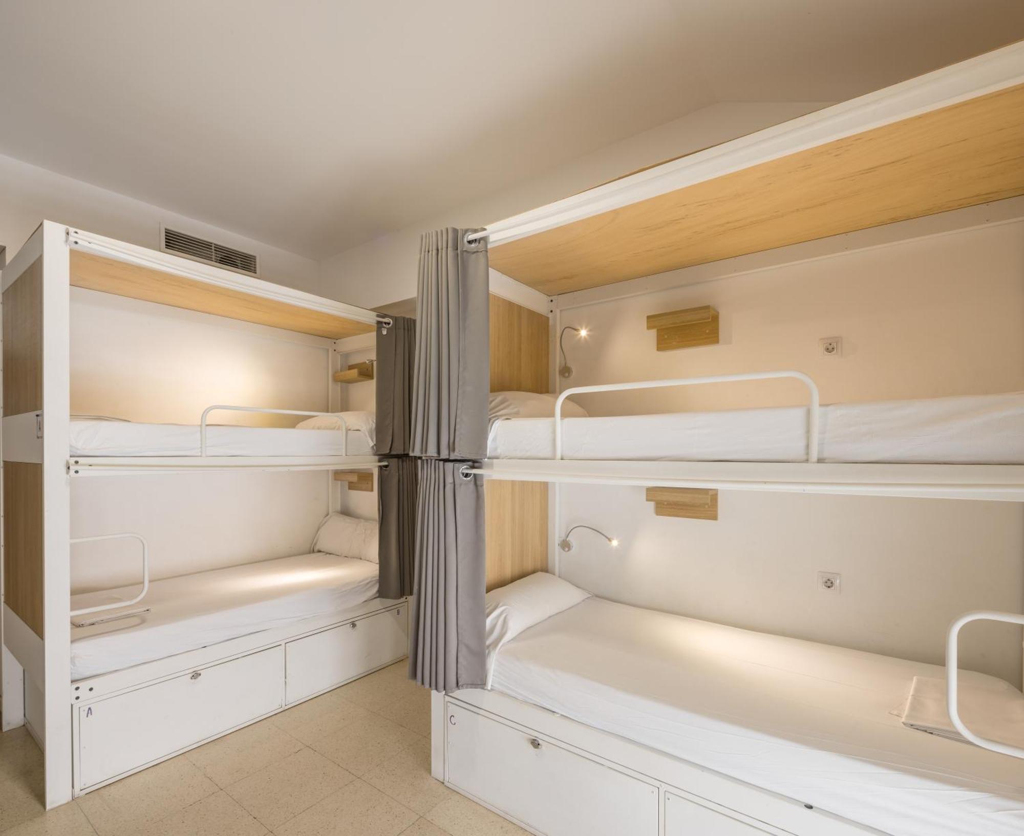 Bed 16-Beds Female Dormitory Room