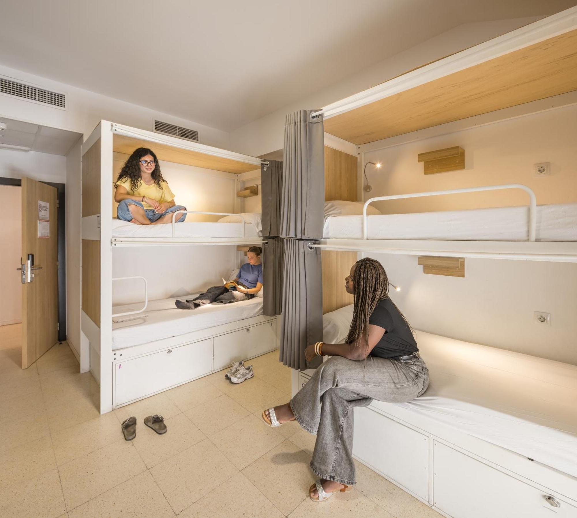 Bed 16-Beds Female Dormitory Room