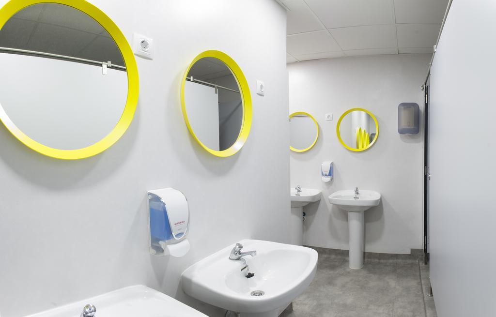 Posto Letto in Dormitorio Misto con 8 Letti