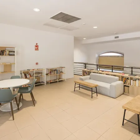 Up Hostel Valencia-3