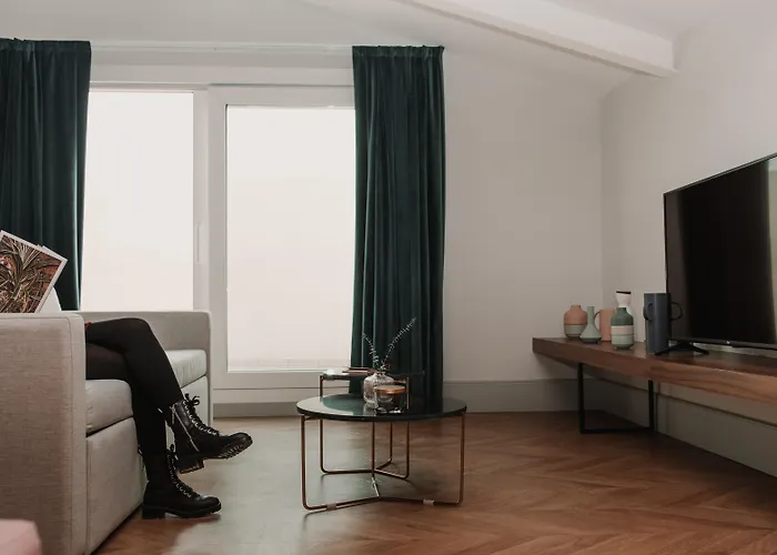 Room Mate Collection Helen Berger